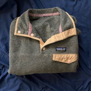 Patagonia pull over!